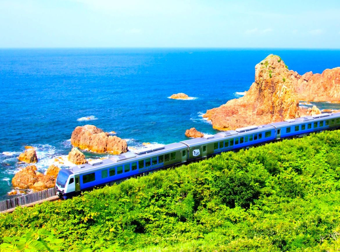 夏日即食行樂♯【東北山海間】奧入瀨溪流．五能線白神號觀光列車．青池十二湖．男鹿半島生鬼太鼓．銀山溫泉．松島遊船．名湯四溫泉 6天