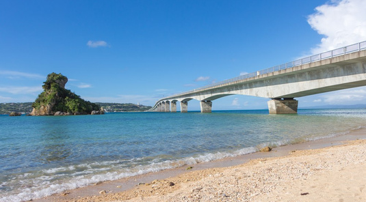端午三連休♯陽光沖繩4日-美麗海水族館、古宇利海洋塔+電動車、小希臘瀨長島、王國村、玉泉洞、波上宮、單軌電車一日券、燒肉BBQ吃到飽